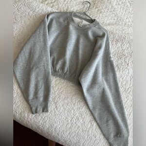 Alo Yoga pullover/ grey workout top